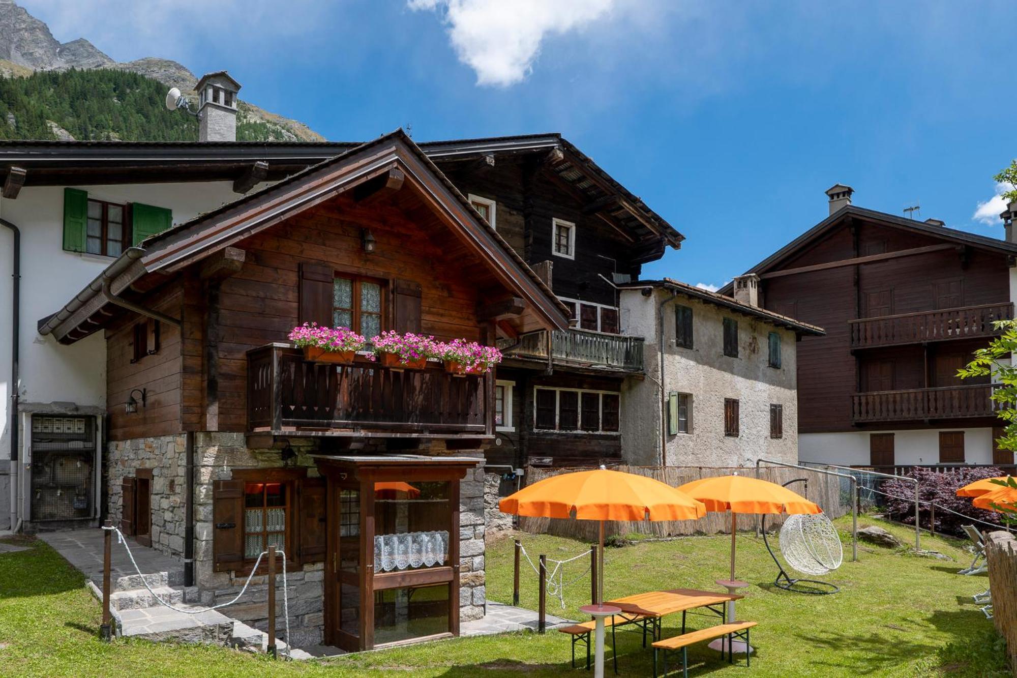 Incanto Walser Apartments Ronco Macugnaga Exterior photo